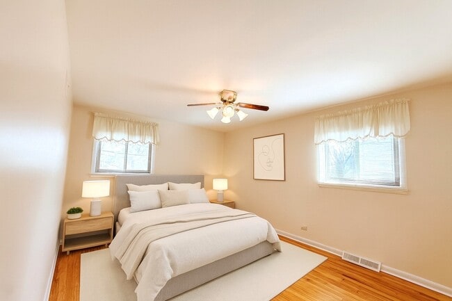 Building Photo - 1042 W Central Rd