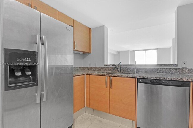 Building Photo - 2101 Brickell Ave