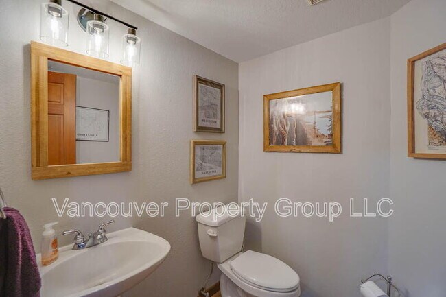 Building Photo - 745 S 21st Pl