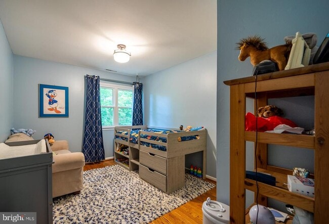 Building Photo - 2235 Abbotsford Dr