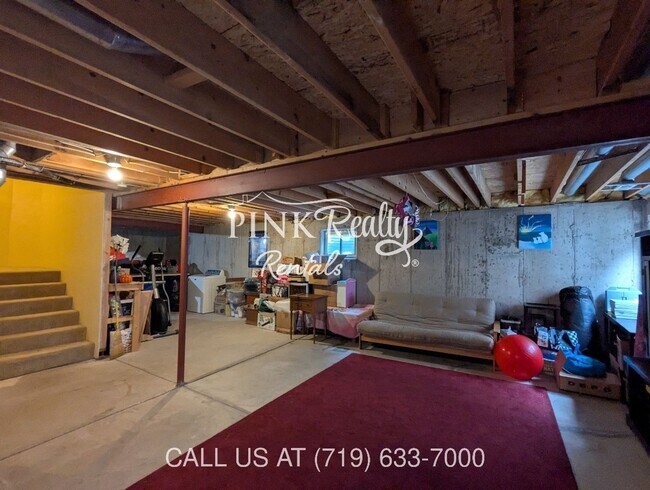 Building Photo - 8560 Avens Cir