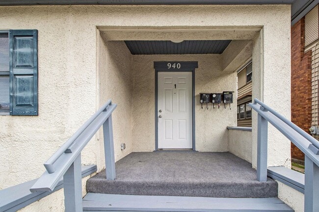Building Photo - 940 W Lovell St