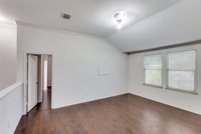 Building Photo - 320 S Mesa Verde Way