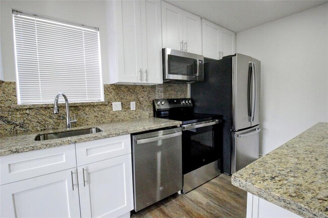 Building Photo - 10915 Roandale Dr