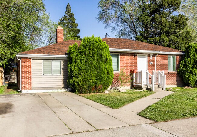 Building Photo - 1145 Montgomery St W