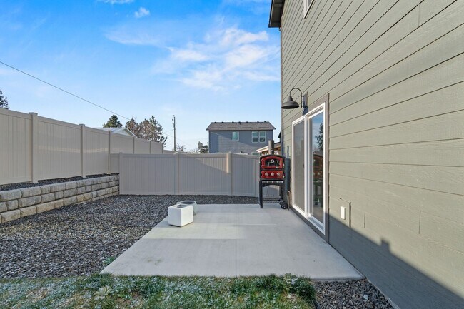 Building Photo - 2 year old 4 Bed 3 bath Liberty Lake Home offering 2330 sq/ft of living space