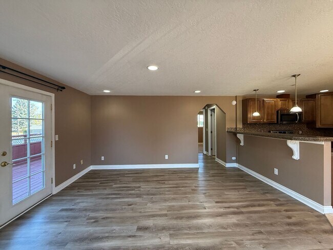 Building Photo - Updated 2-Bedroom Condo West Richland