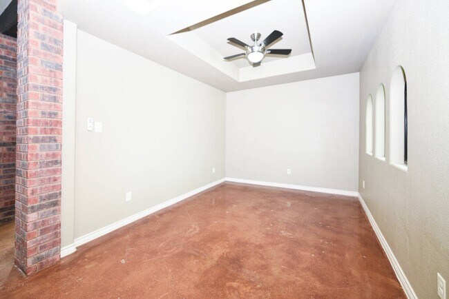 Building Photo - 7100 Almond Dr