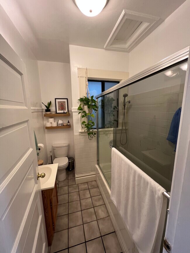 Building Photo - 649 5th Ave