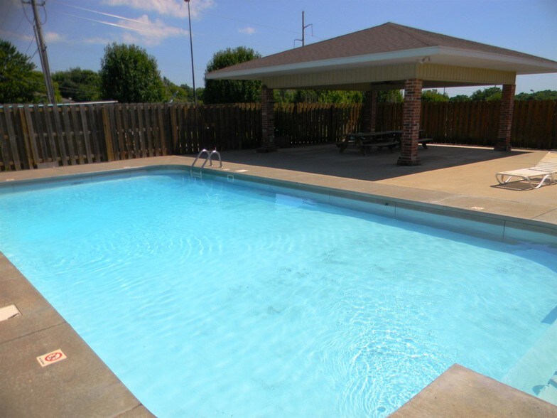 South Valley Apartments 3051 S South Valley Ln Springfield MO 65807