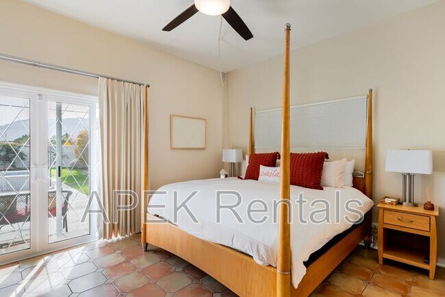 Building Photo - 477 E Vía Colusa