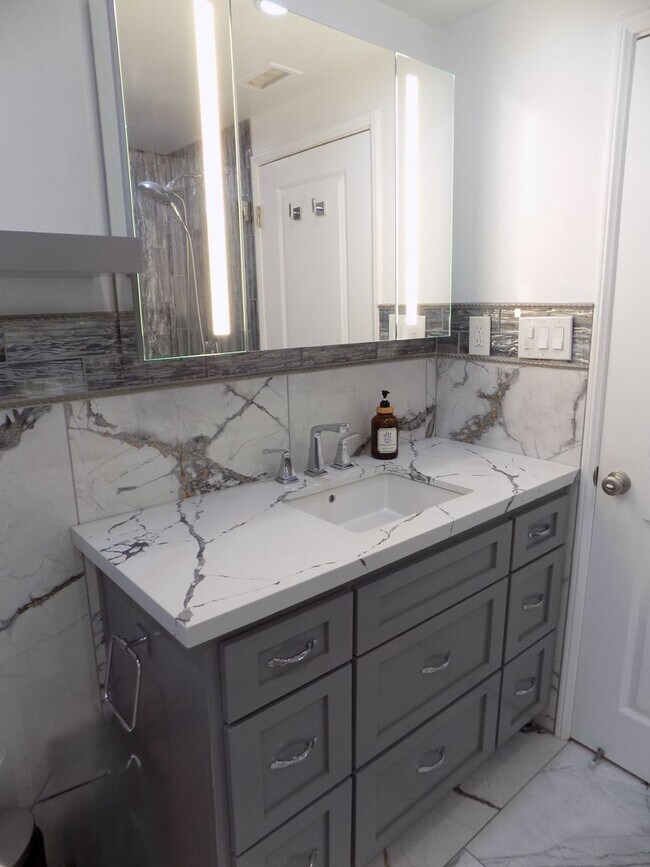 Building Photo - Ranch Style 1 Level, 3Bed/2Bath, Miraleste Pines, Custom Touches Everywhere