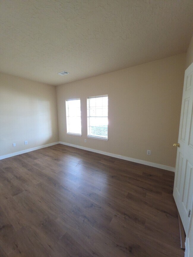 Building Photo - 13634 Cedar Point Dr