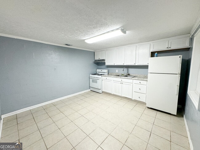 Building Photo - 428 Circus St