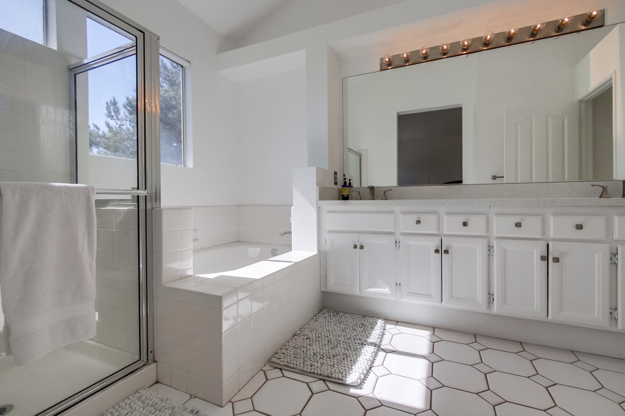 Building Photo - 7140 Calabria Ct