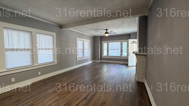 Building Photo - 514 W 4th Ave