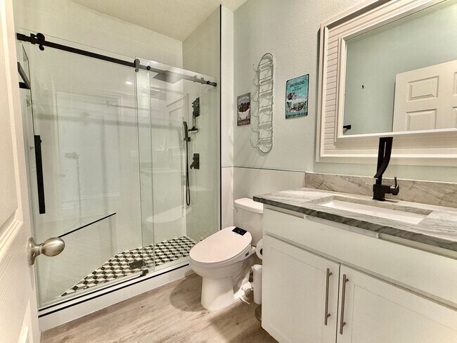 Building Photo - Spacious Home in Crystal Bay offering 4 bedrooms with upgrades throughout