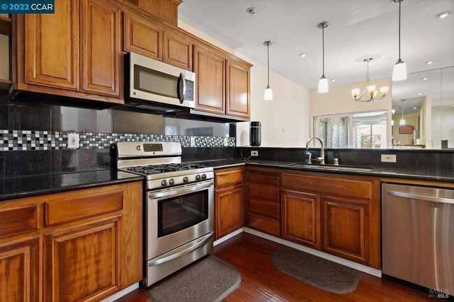 Building Photo - 561 Jade Cir