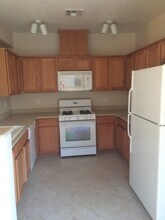 Building Photo - 2305 W Horizon Ridge Pky