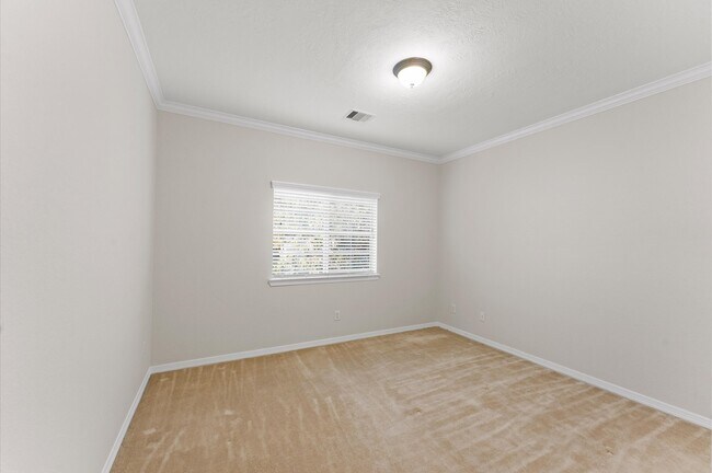 Building Photo - 10106 Holly Chase Dr