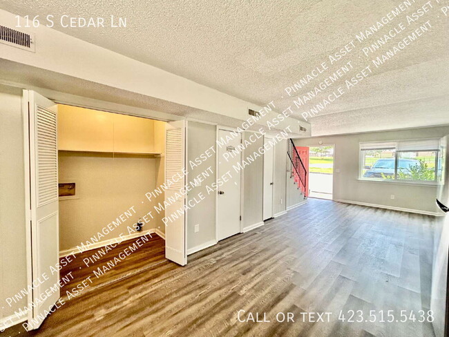 Building Photo - 116 S Cedar Ln