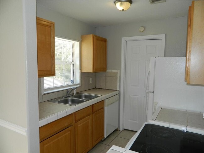 Building Photo - 2412 Greenwood St