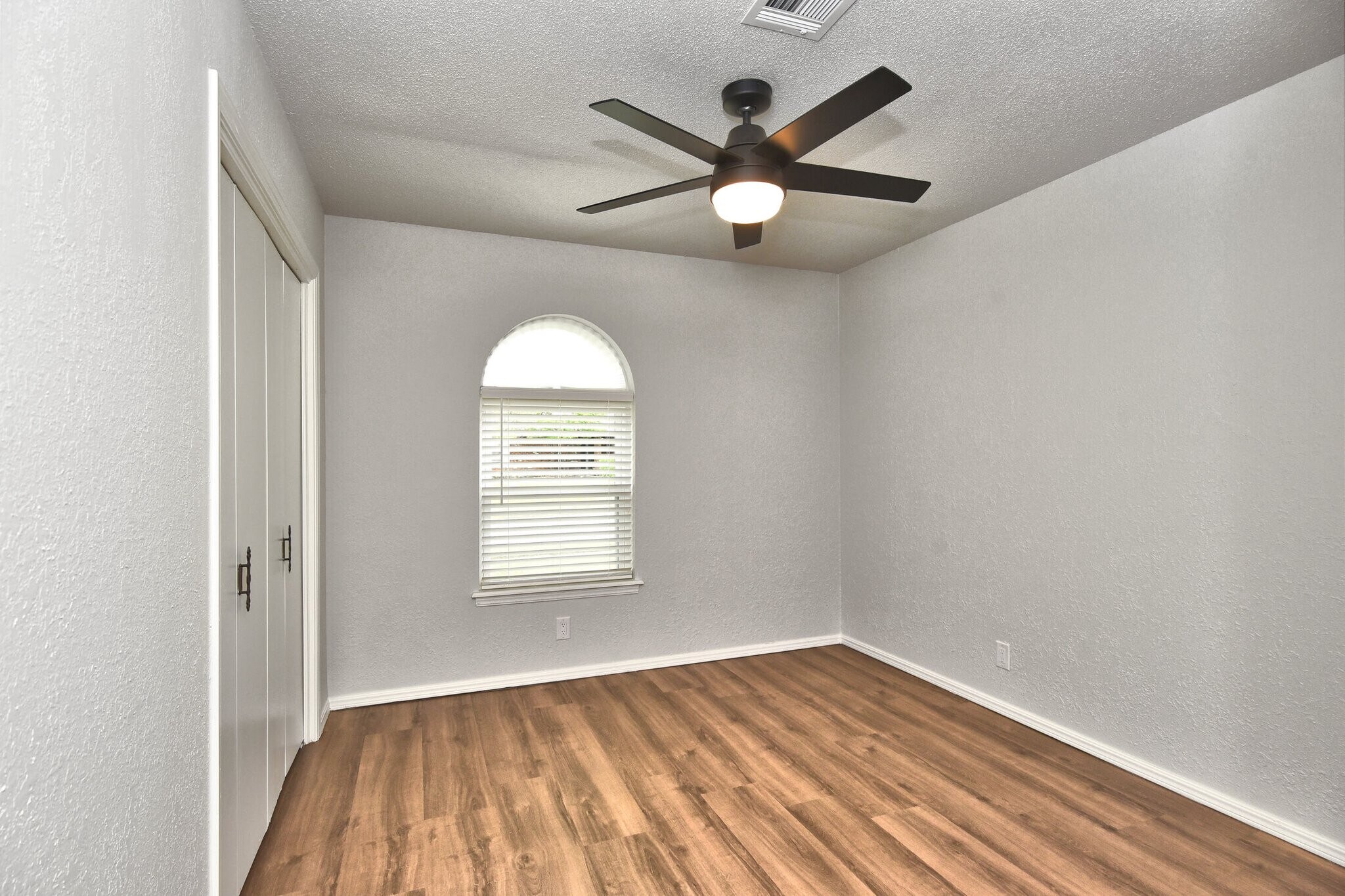 Building Photo - 6925 E 73rd St