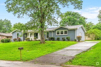 Building Photo - Beautiful Pet Friendly 3 bedroom home for ...