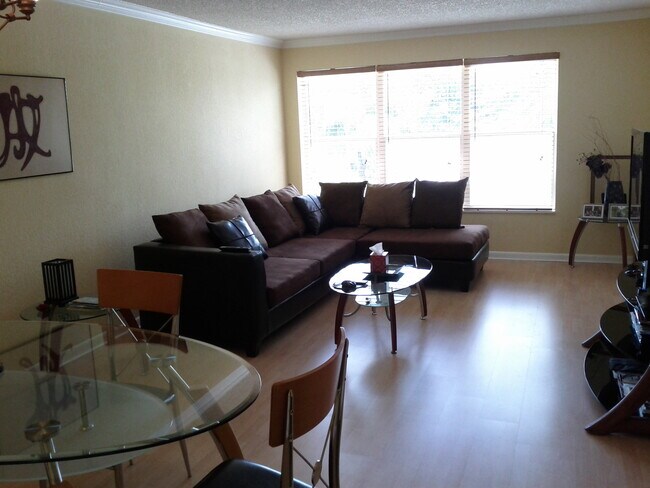 Building Photo - 2306 S Cypress Bend Dr