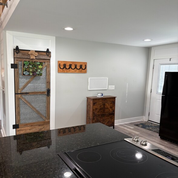 Building Photo - 760 Old Camp Church Rd