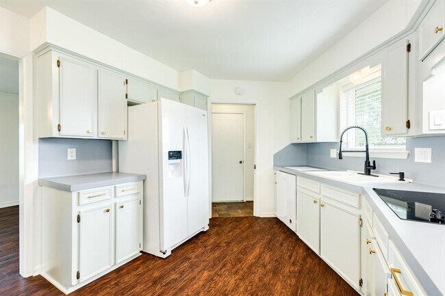 Building Photo - 438 Wellshire Dr