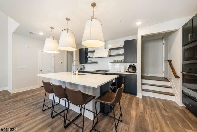 Building Photo - 707 Station Rd