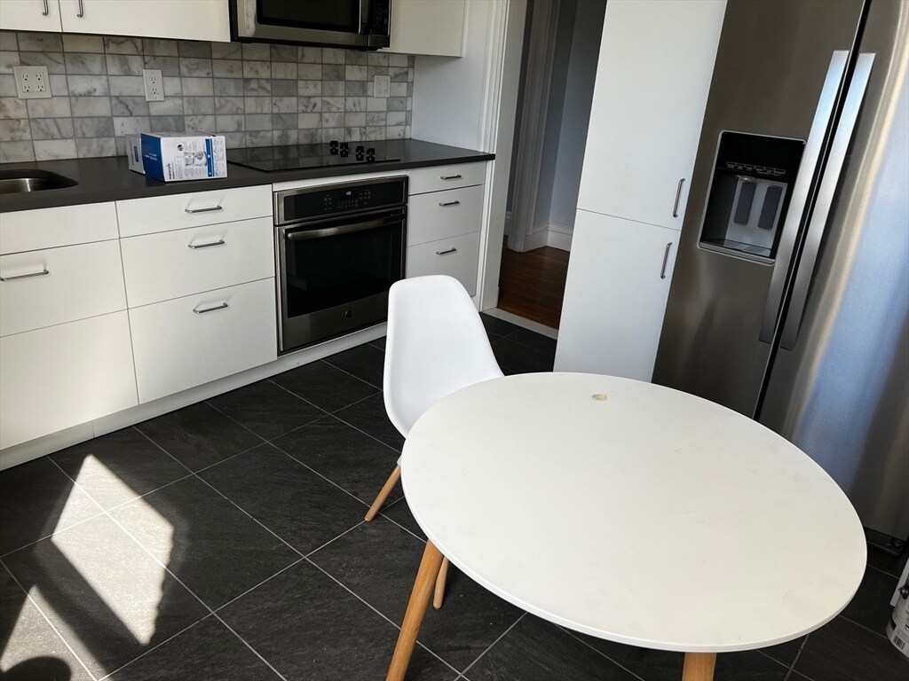 Building Photo - 10 Kinross Rd