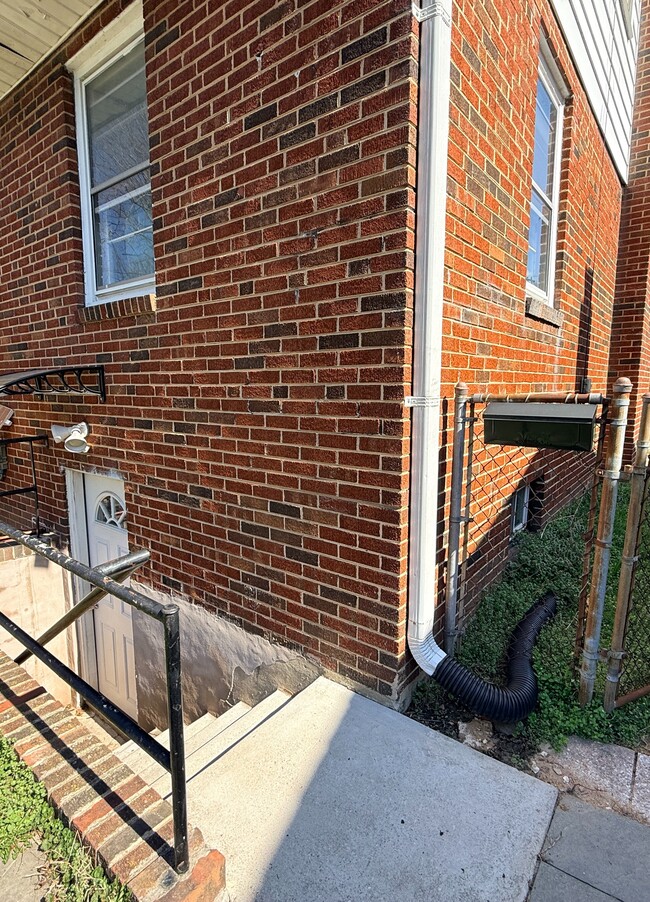 Building Photo - 8714 Edmonston Rd