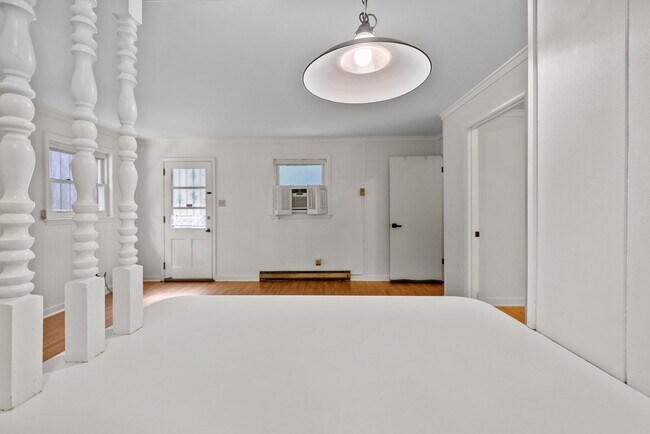 Building Photo - Charming 1 Bedroom Home near Duke University