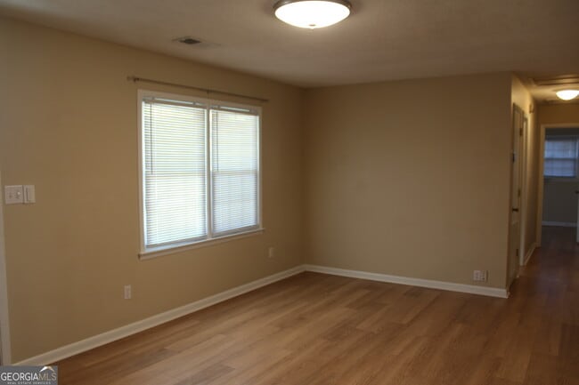 Building Photo - 128 Sandy Way