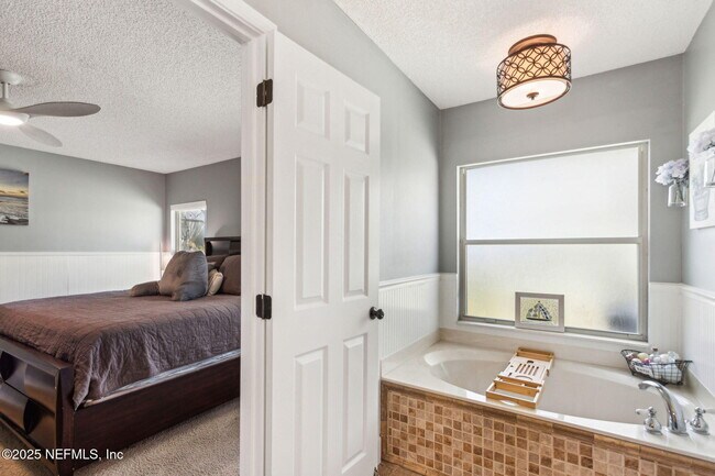 Building Photo - 2537 Emperor Dr
