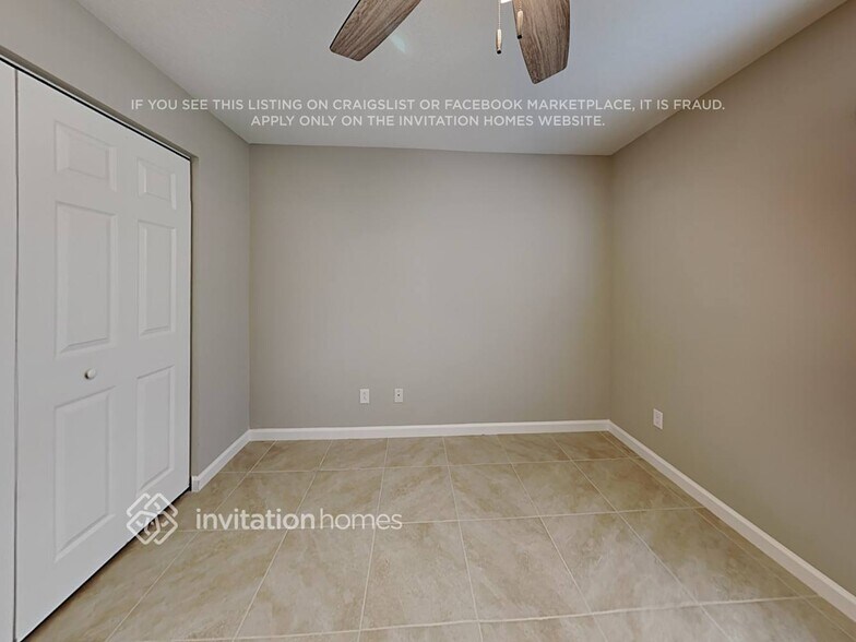 Building Photo - 802 SW Tulip Blvd