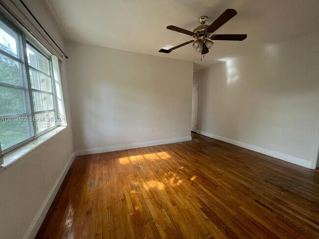 Building Photo - 1421 SW 37th Ave