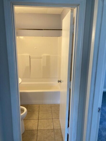 Building Photo - 321 Ridgedale Rd