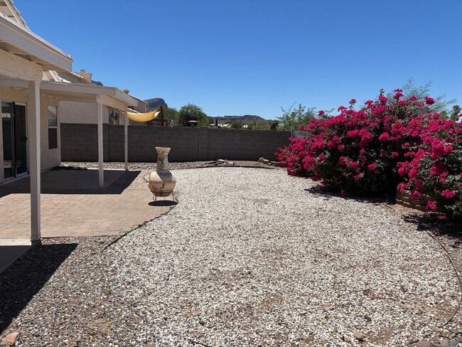 Building Photo - 7078 W Hunnington Dr