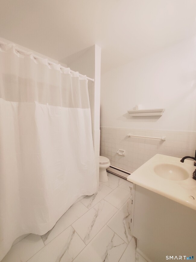 Building Photo - 637 Cove Rd