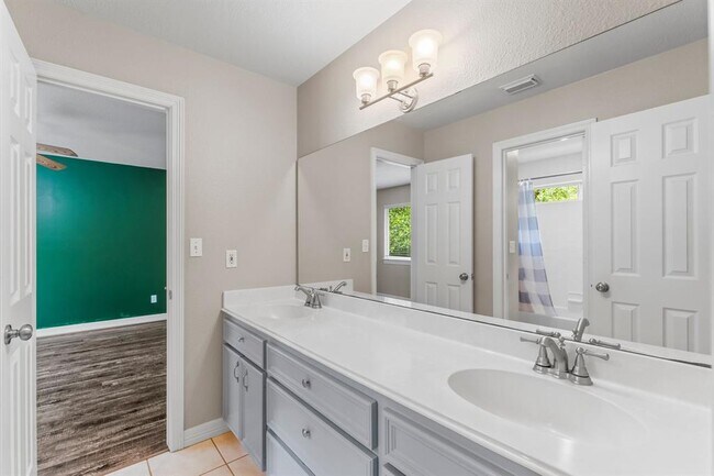 Building Photo - 9520 Chasewood Blvd