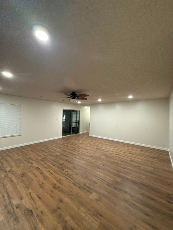 Building Photo - 319 Jullien Dr