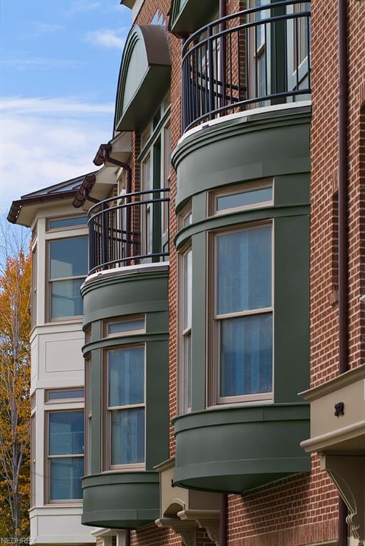 Building Photo - 131 Vine St