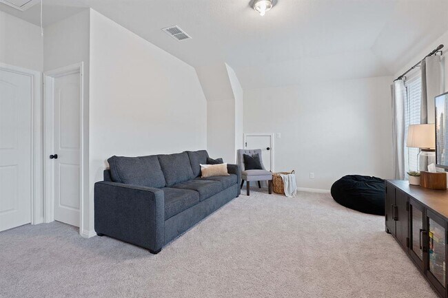 Building Photo - 179 Kings Cyn Dr