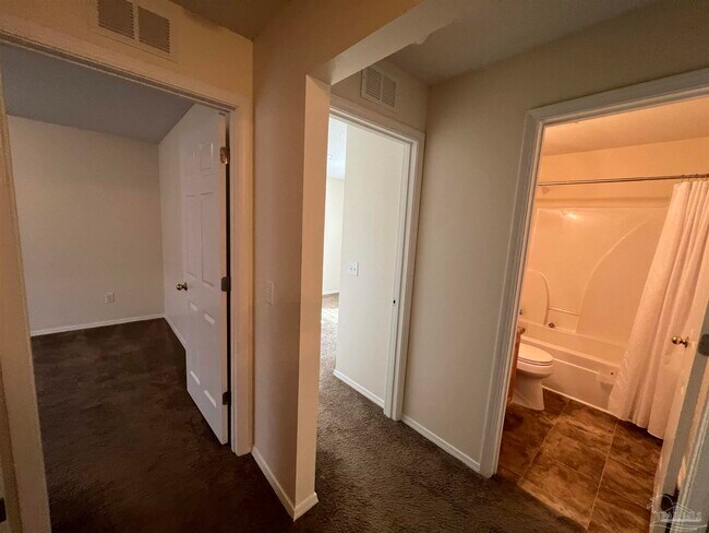 Building Photo - 8921 Camshire Cir