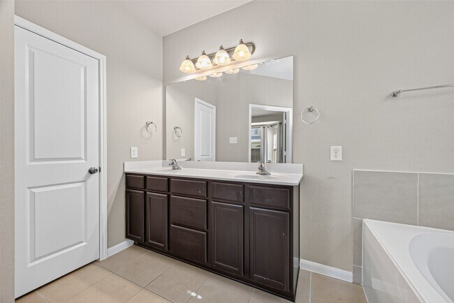 Building Photo - 9718 Justin Ridge Ln