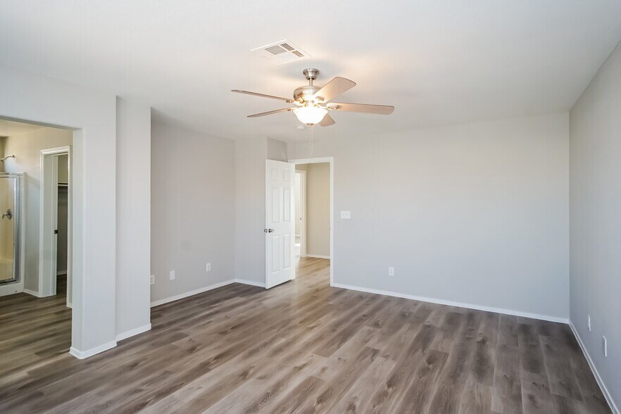 Building Photo - 8860 Ashley Park Ave