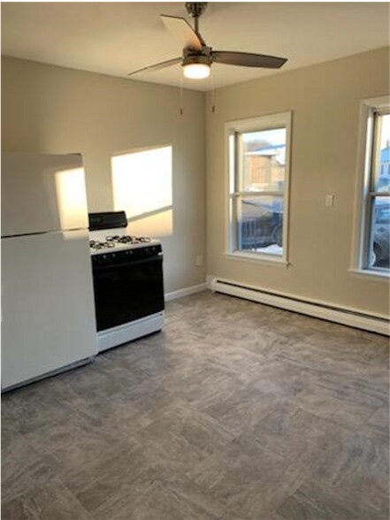 kitchen - 52 Johnson St